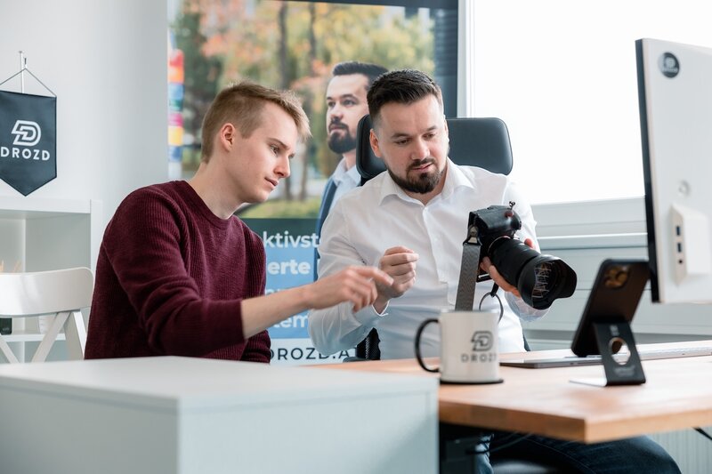 Ioan Drozd entwickelt ein Corporate Design für ein Unternehmen