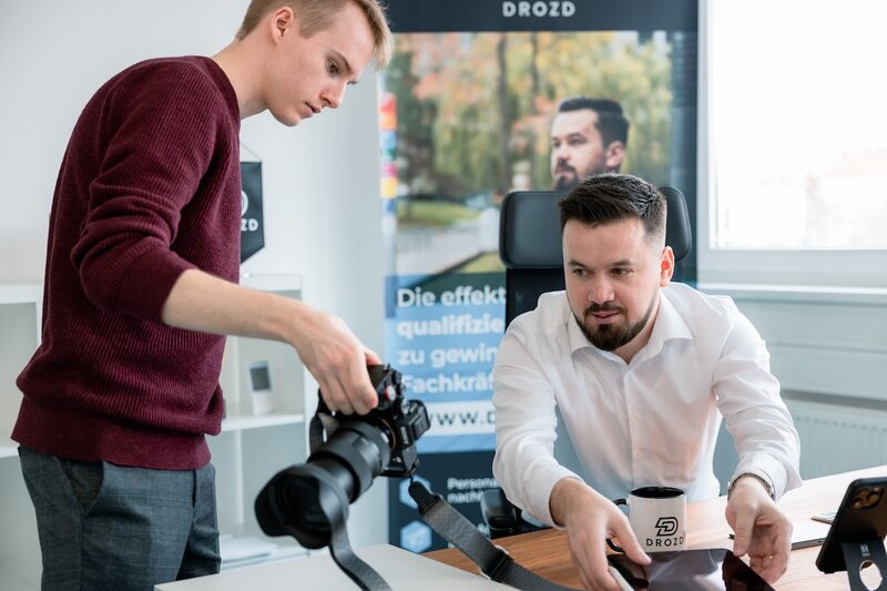 Ioan Drozd wertet Webanalyse-Daten und Conversion-Tracking für ein Unternehmen aus
